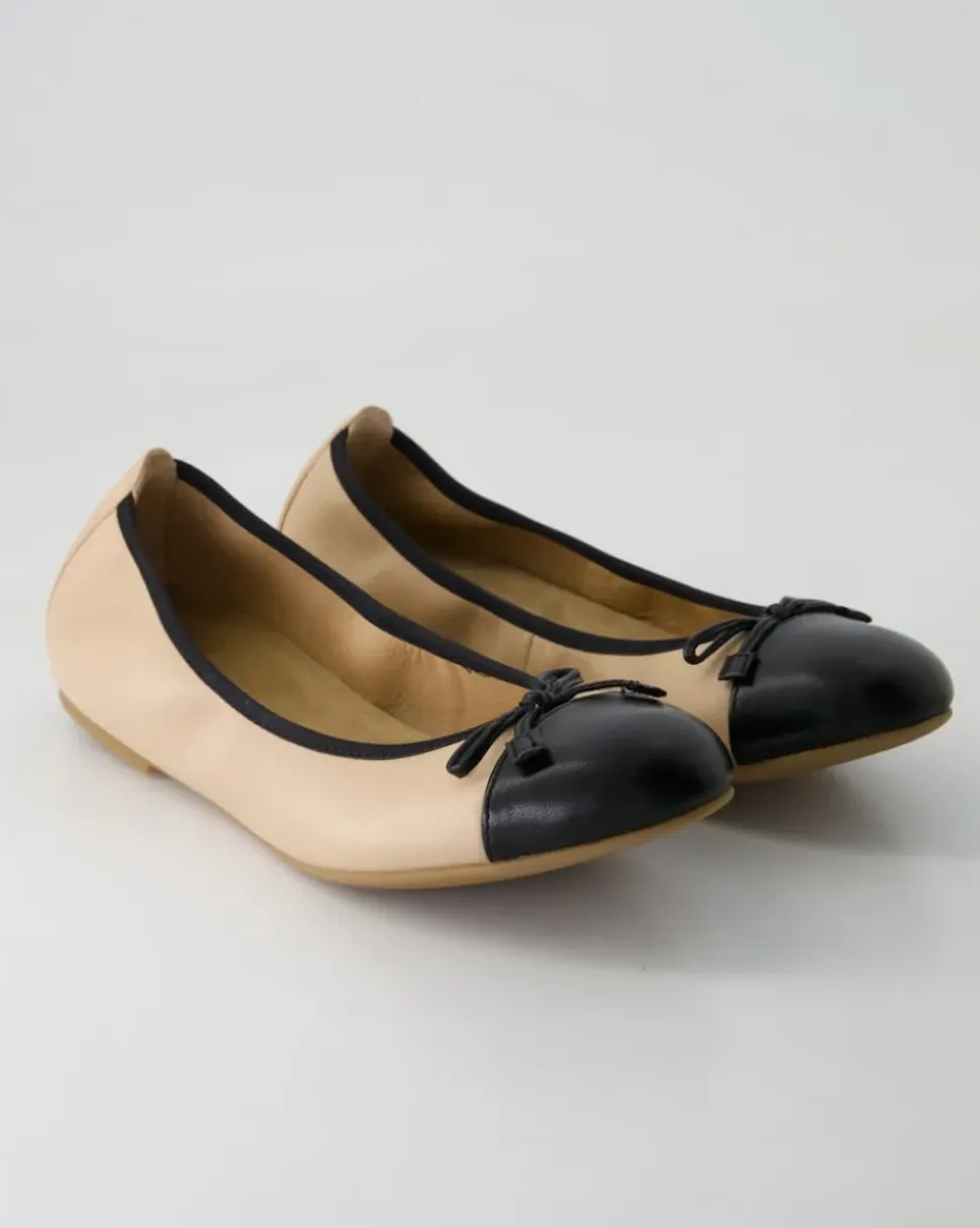 Auto Ballerinas in Beige