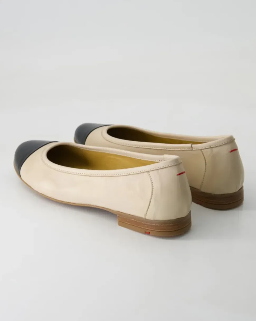 1551201 Ballerinas in Beige