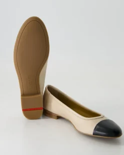 1551201 Ballerinas in Beige