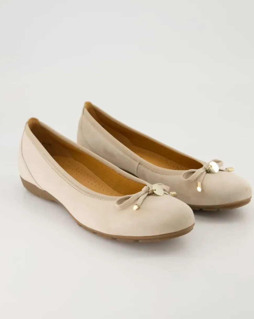 44.164.12 Ballerinas in Beige