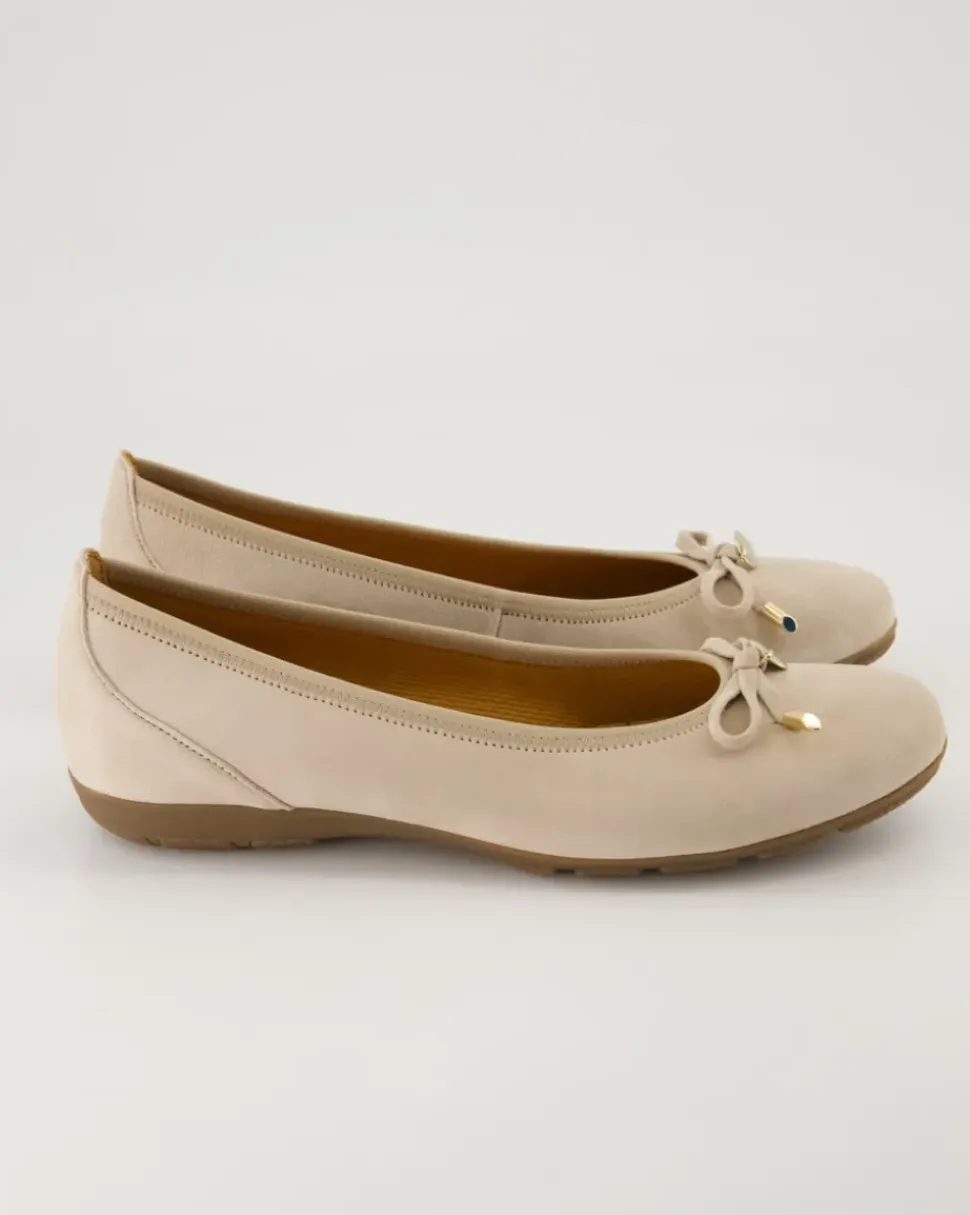 44.164.12 Ballerinas in Beige
