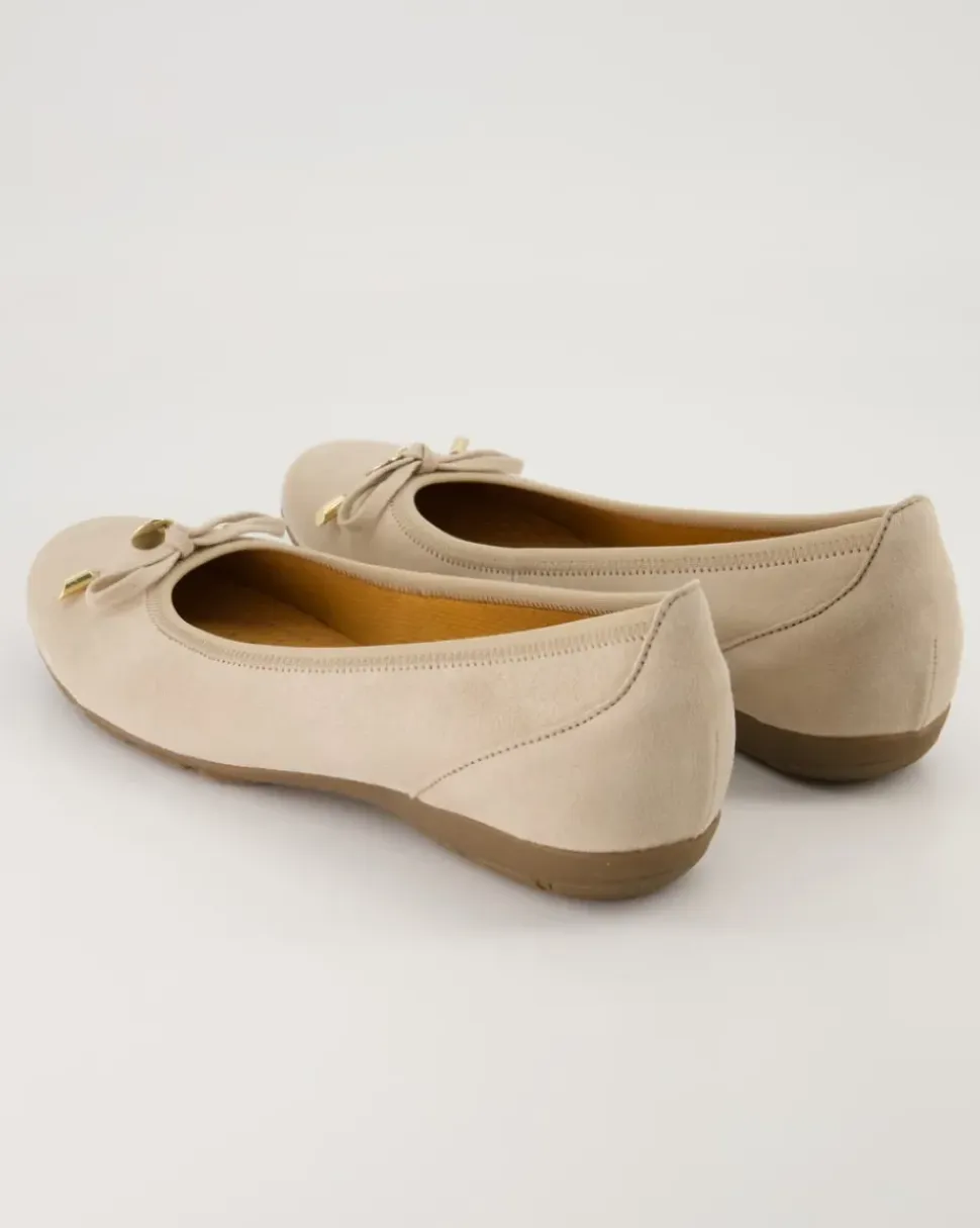 44.164.12 Ballerinas in Beige