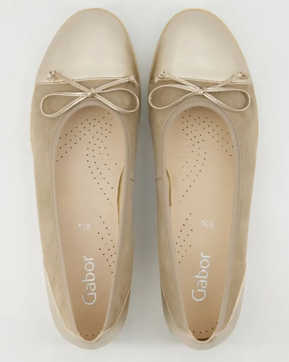 64.100.12 Ballerinas in Beige