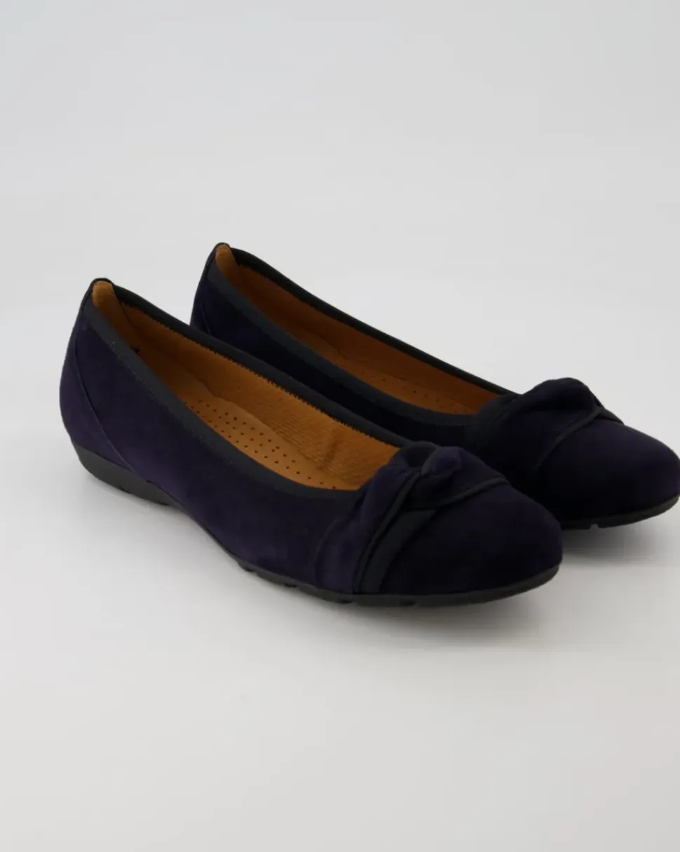 44.165.16 Ballerinas in Blau