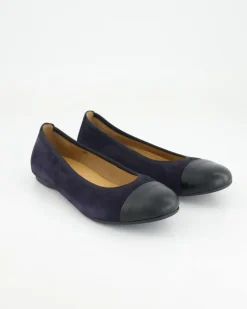 64.126.16 Ballerinas in Blau