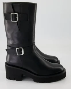 Camille Stiefel in Schwarz