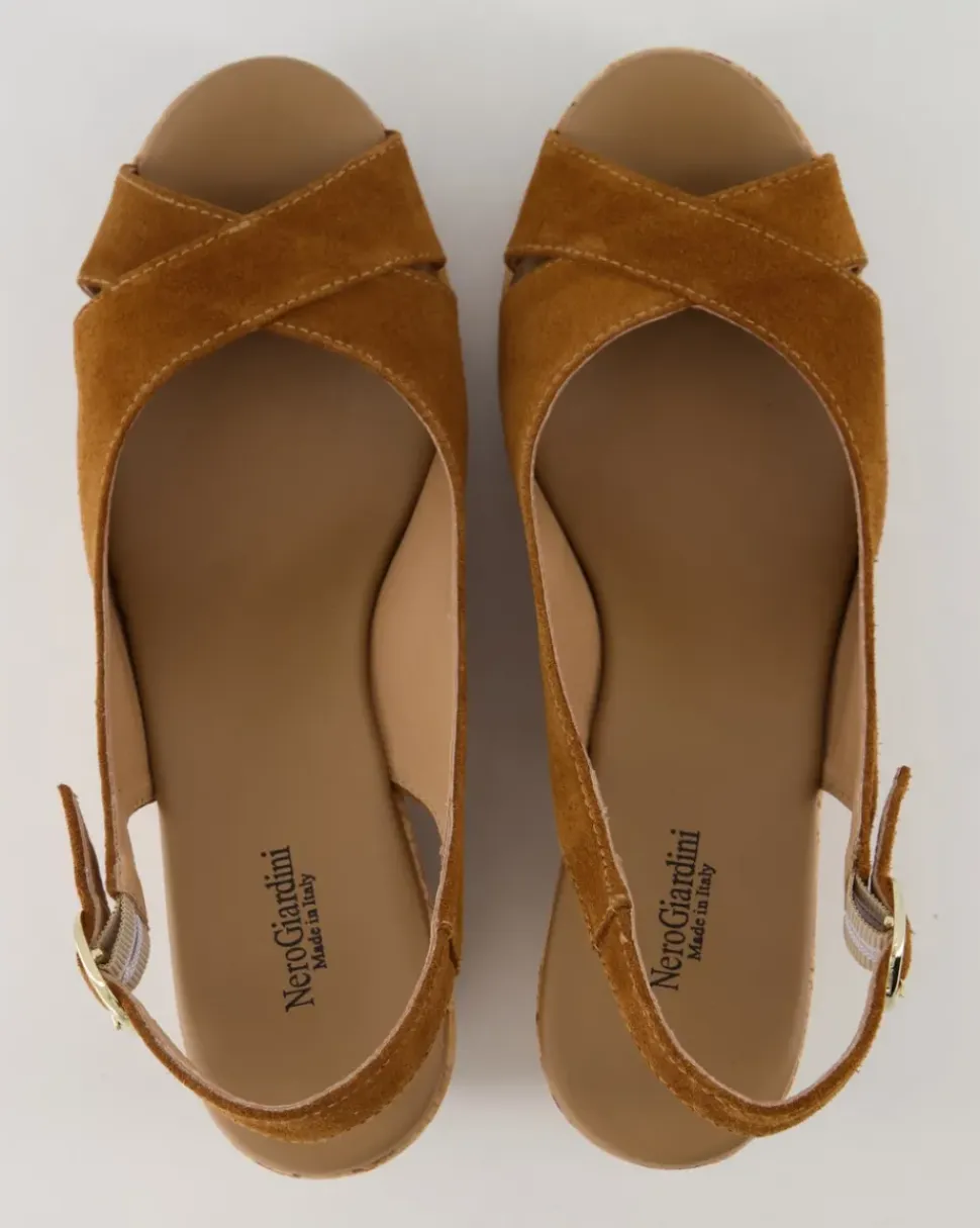 E115810D-326 Sandalen in Braun