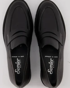 Elena Slipper in Schwarz