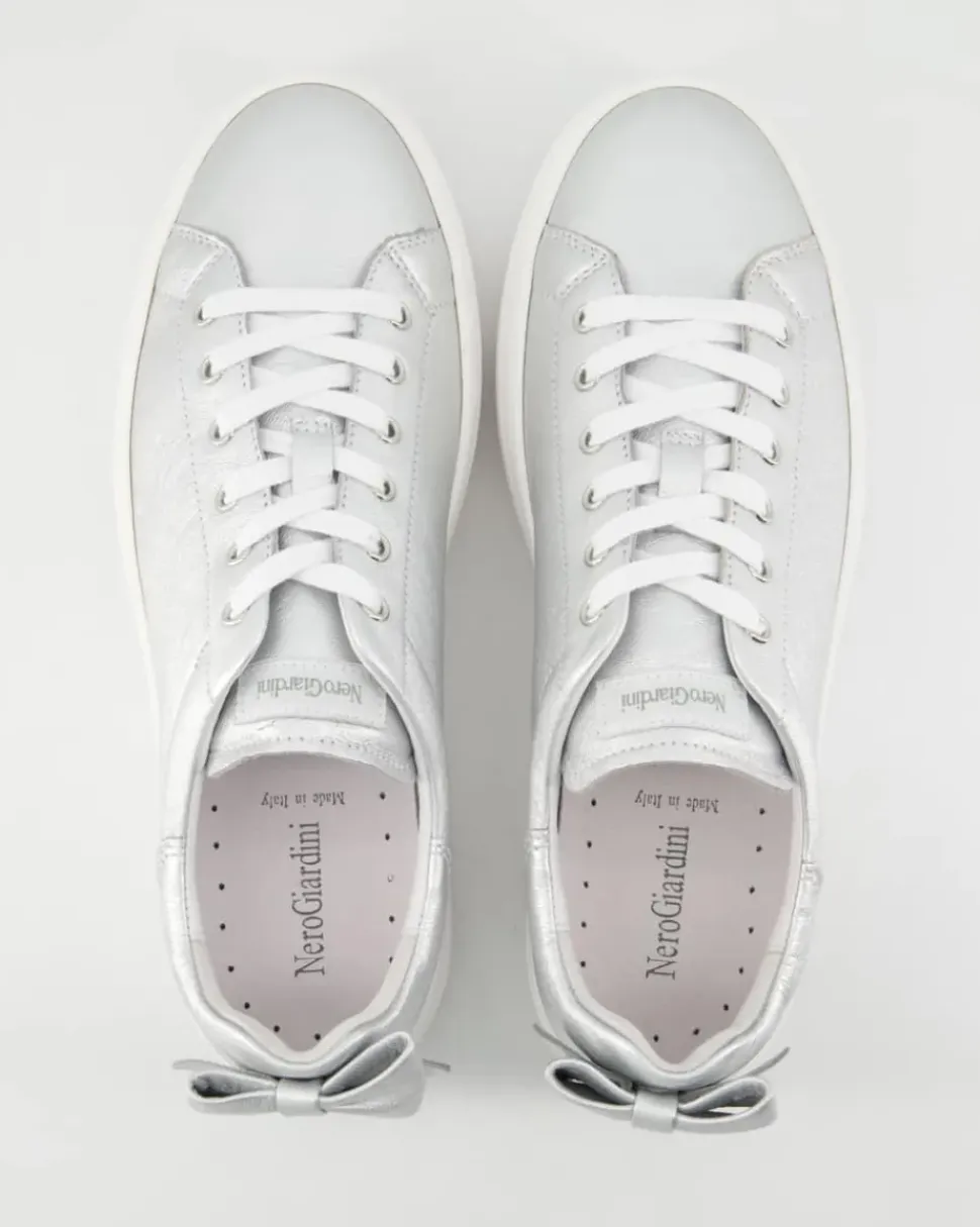 E513020-700 Sneaker in Silber