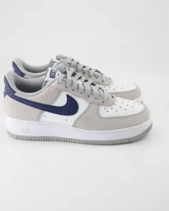 FD9748-001 Sneaker in Grau