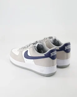 FD9748-001 Sneaker in Grau