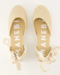 Hamptons Wedges in Beige