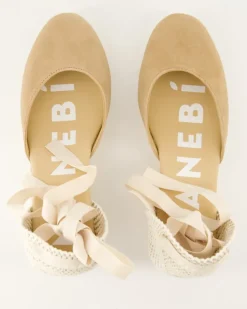 Hamptons Wedges in Beige