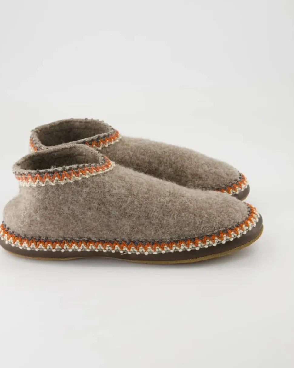 631064 Hausschuhe in Beige