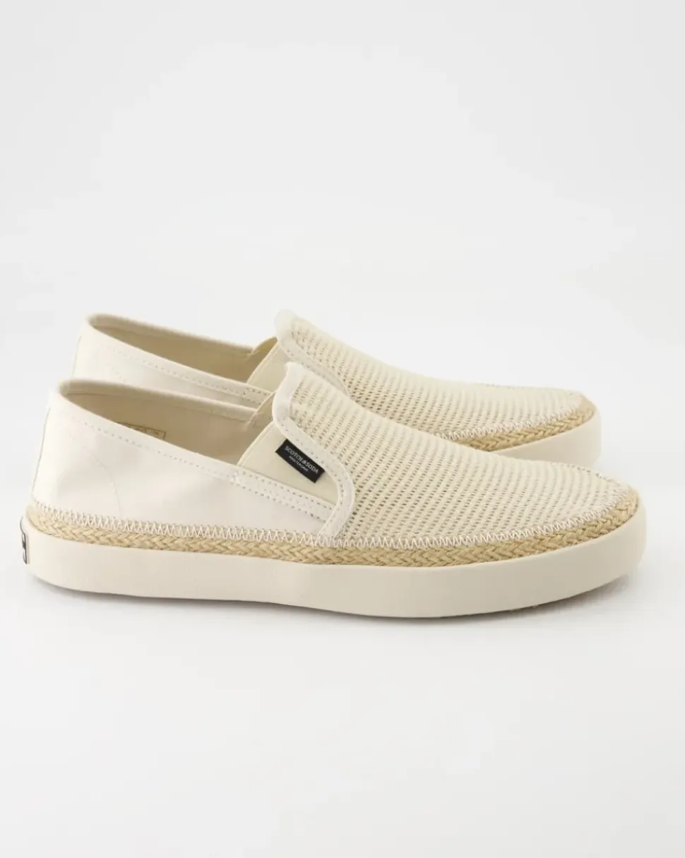 Izomi M 11C Slipper in Beige