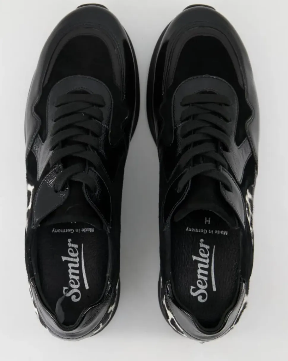 Lilly Schnürschuhe in Schwarz