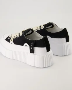 Matilda Canvas Low 23 Sneaker in Schwarz