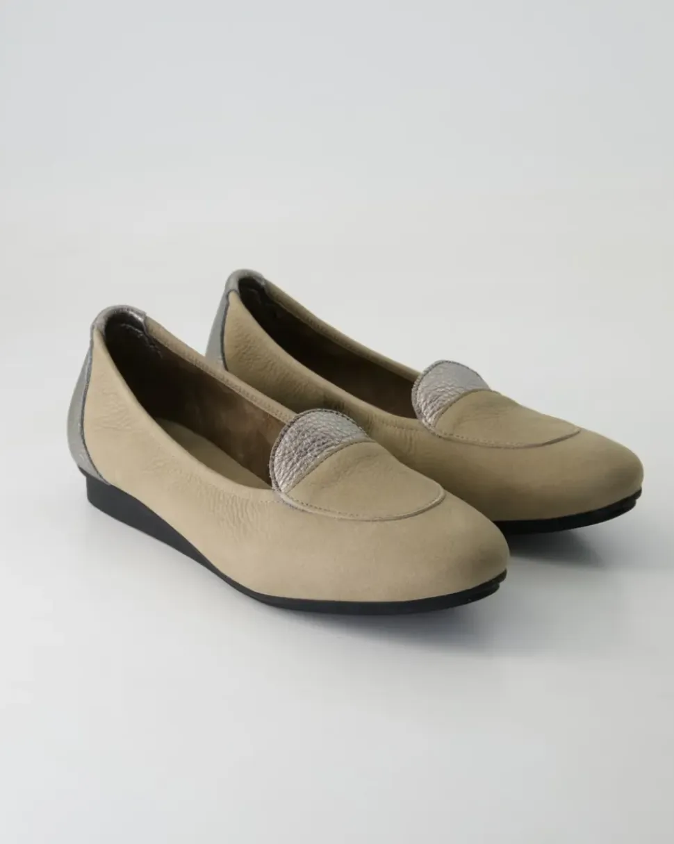 Nikolo Ballerinas in Beige