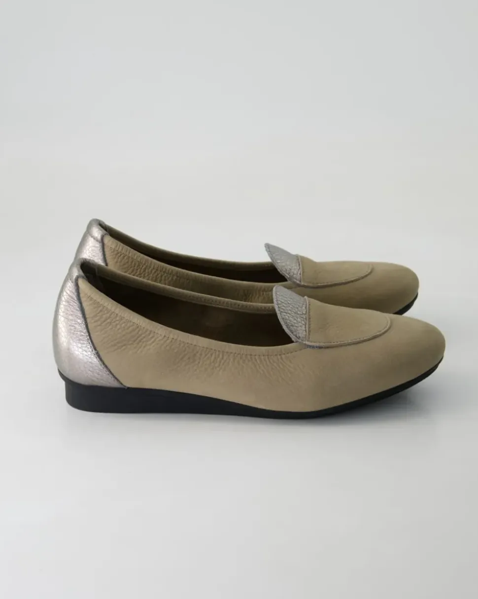 Nikolo Ballerinas in Beige