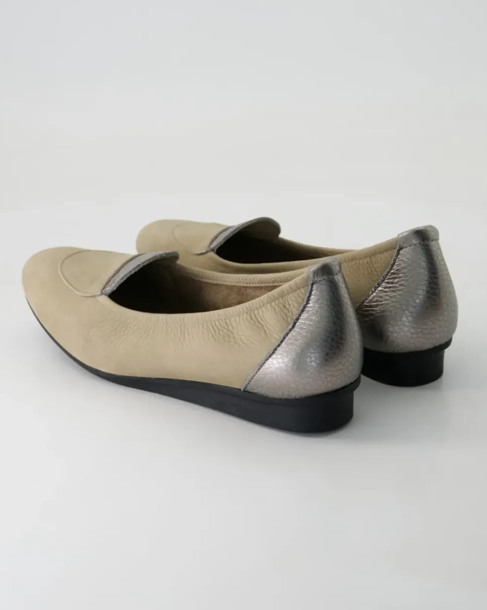 Nikolo Ballerinas in Beige