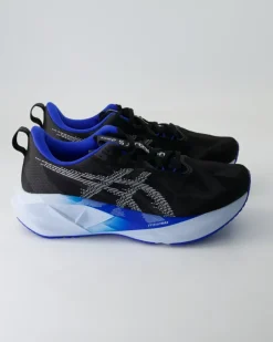 Novablast 5 Sportschuhe in Schwarz