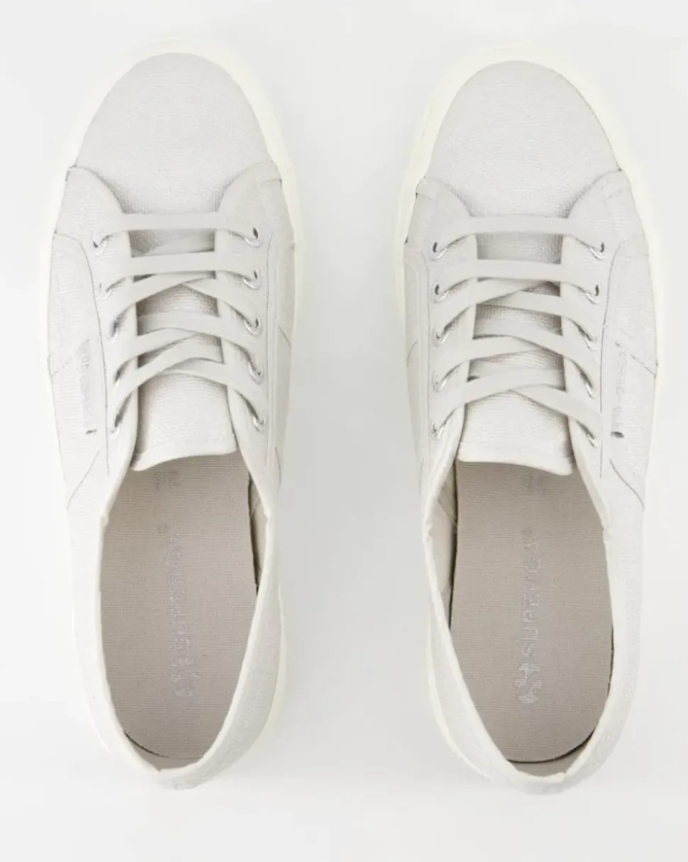 2750 Pearl Matte Canvas Sneaker in Silber