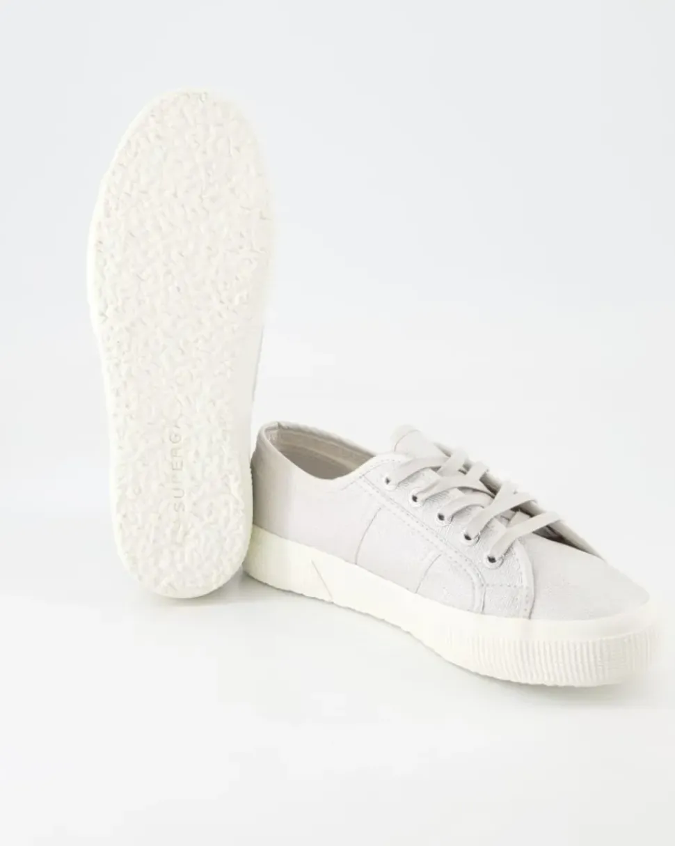 2750 Pearl Matte Canvas Sneaker in Silber