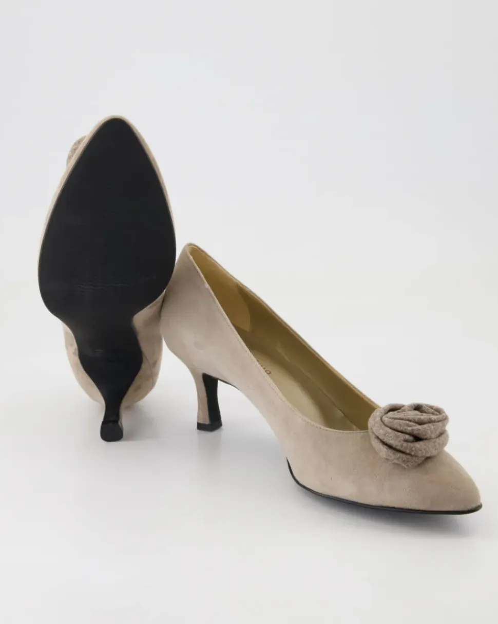 1990-06 Pumps in Beige