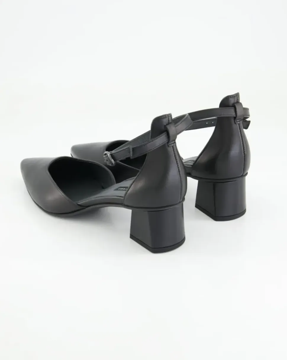 3820 Pumps in Schwarz