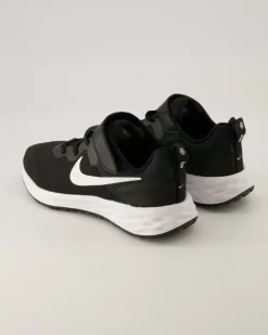 Revolution Sportschuhe in Schwarz