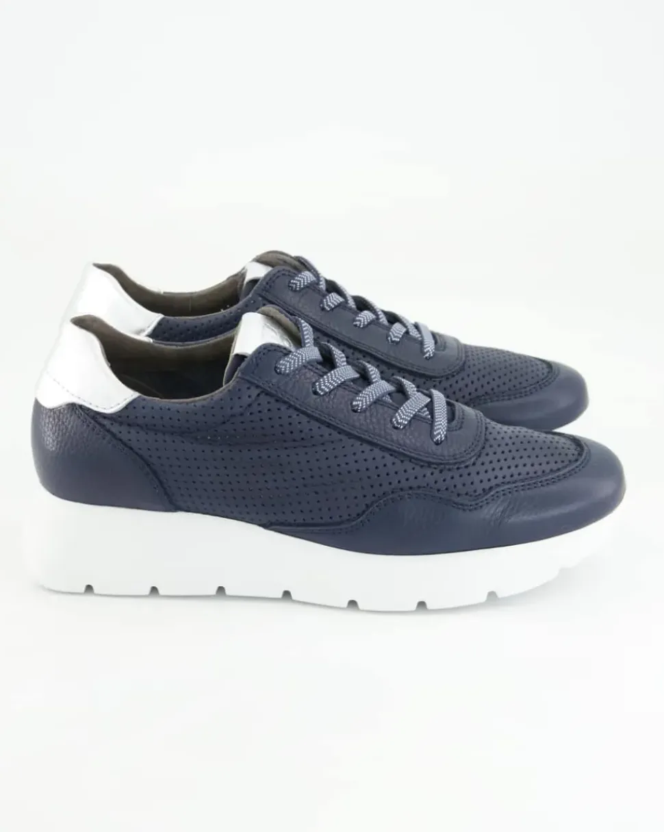 5440 Sneaker in Blau
