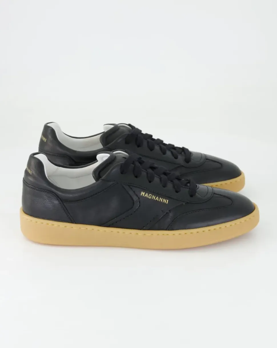 26028 Sneaker in Schwarz