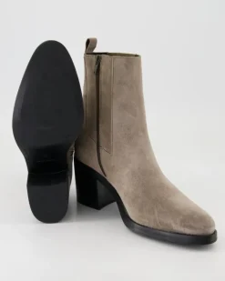 2403-11-21 Stiefeletten in Grau
