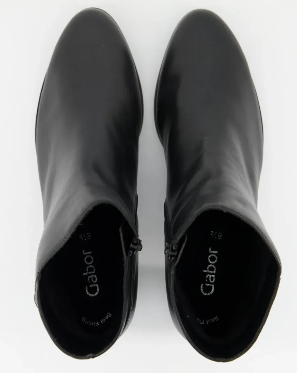 55.692.27 Stiefeletten in Schwarz