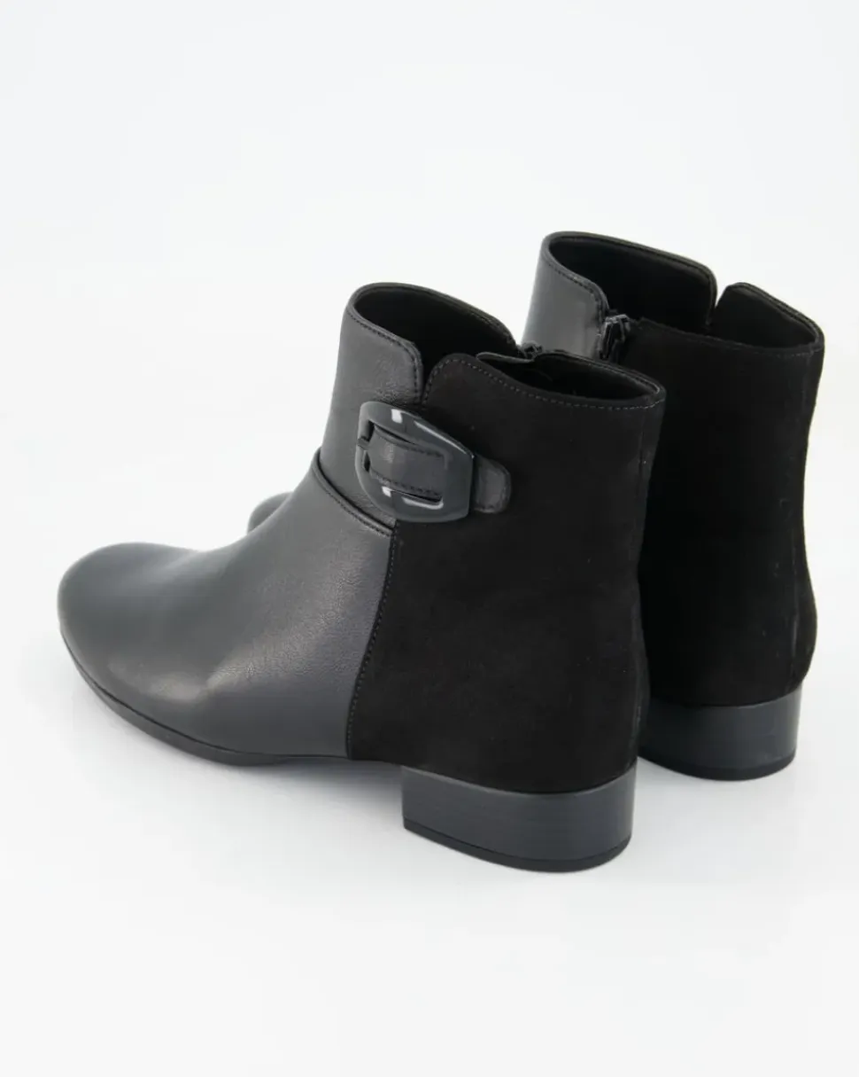 52.714.67 Stiefeletten in Schwarz