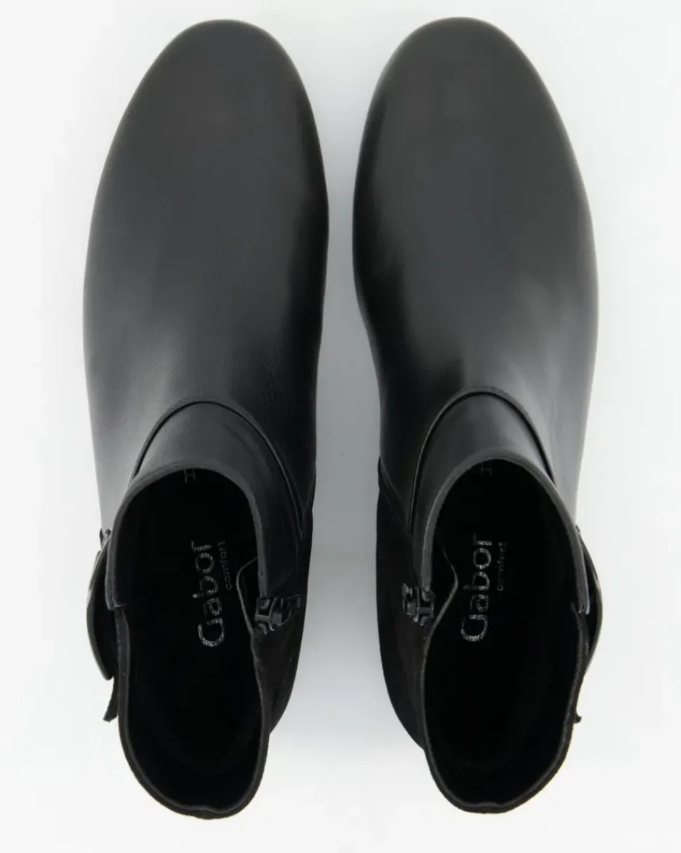 52.714.67 Stiefeletten in Schwarz