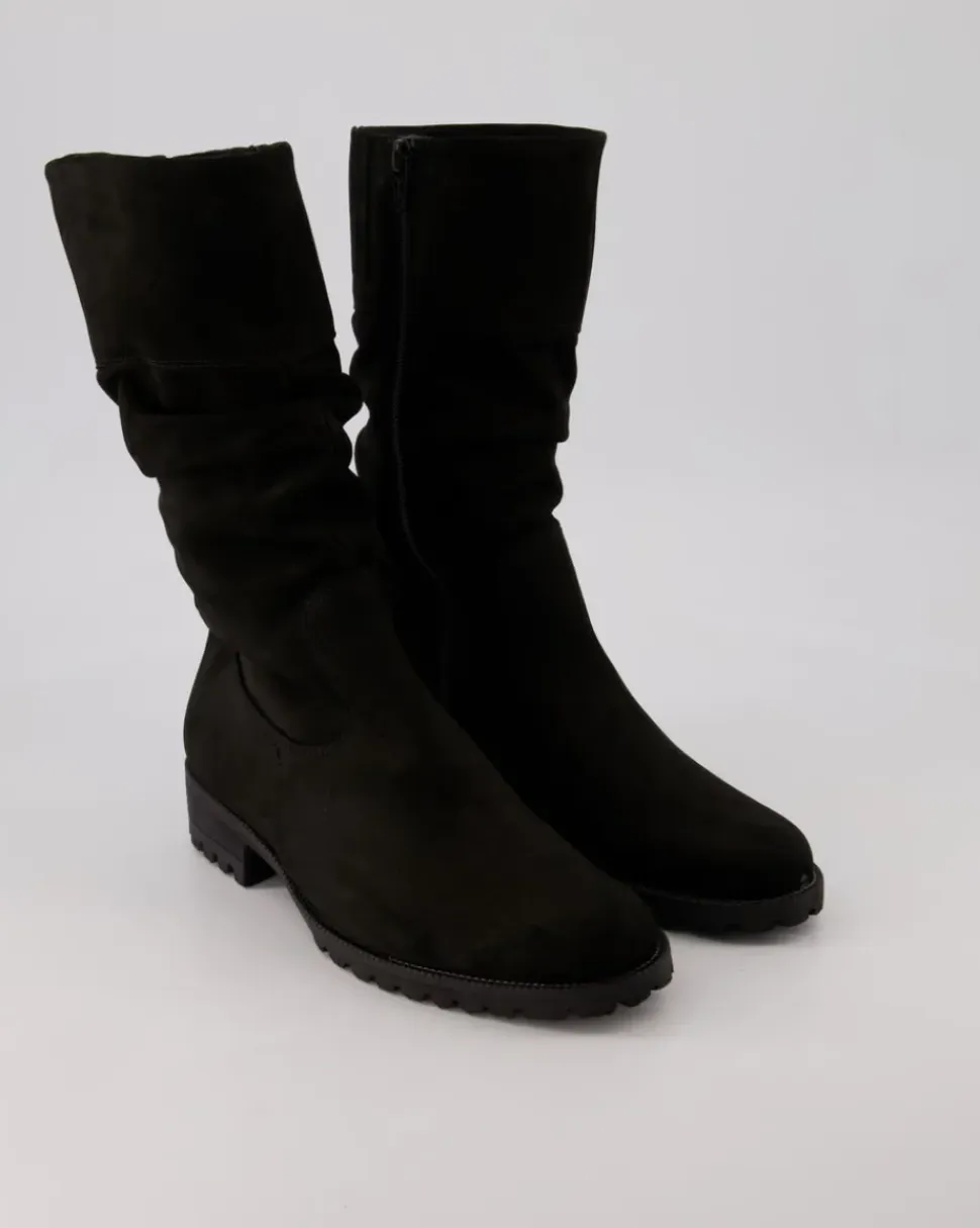 Vanessa Stiefel in Schwarz