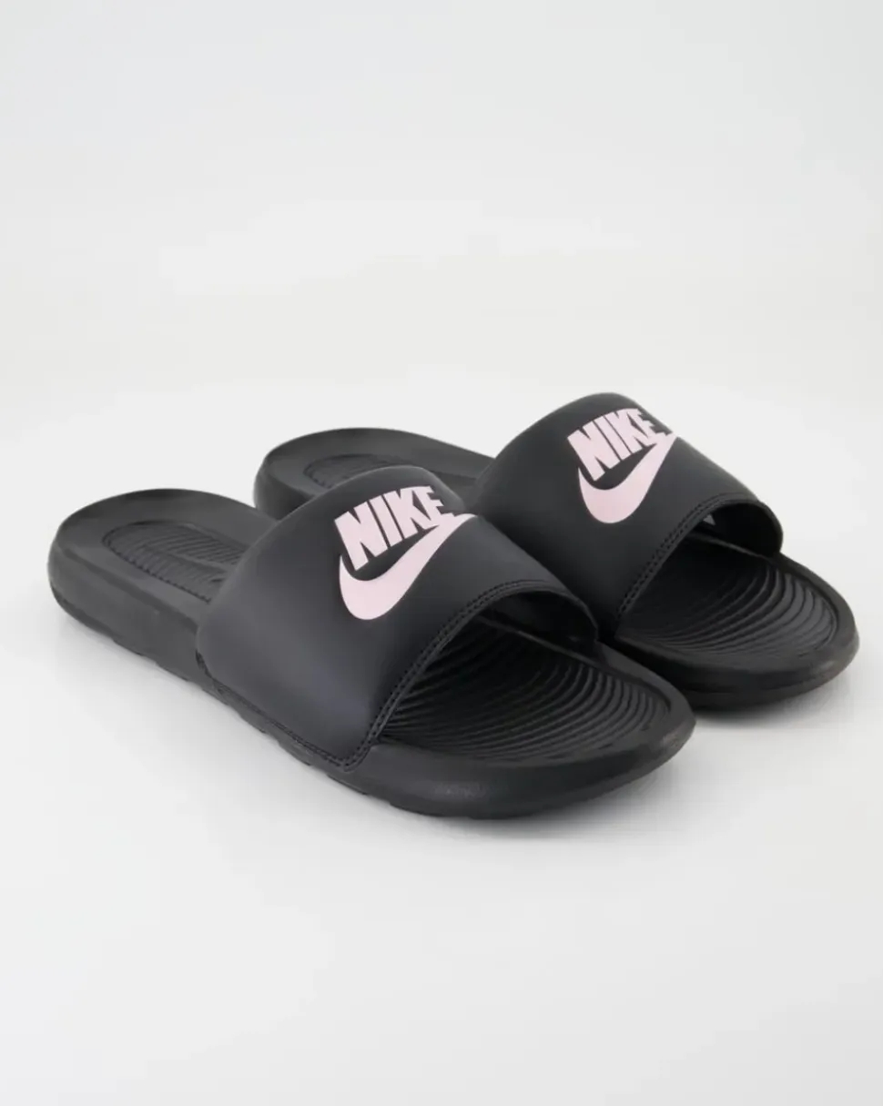 W Nike Victori Pantoletten in Schwarz