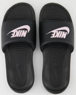 W Nike Victori Pantoletten in Schwarz